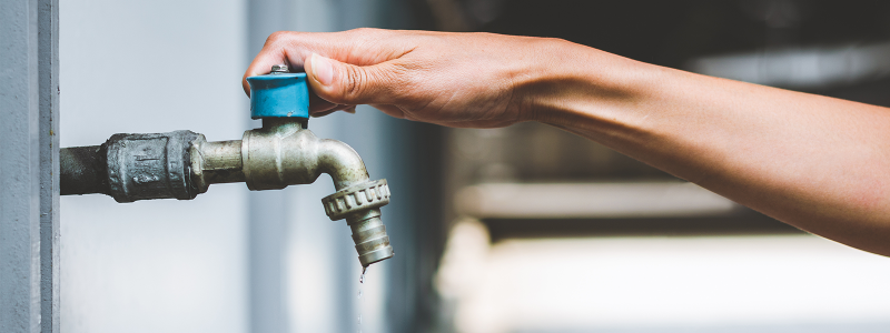 Hand opening water faucet